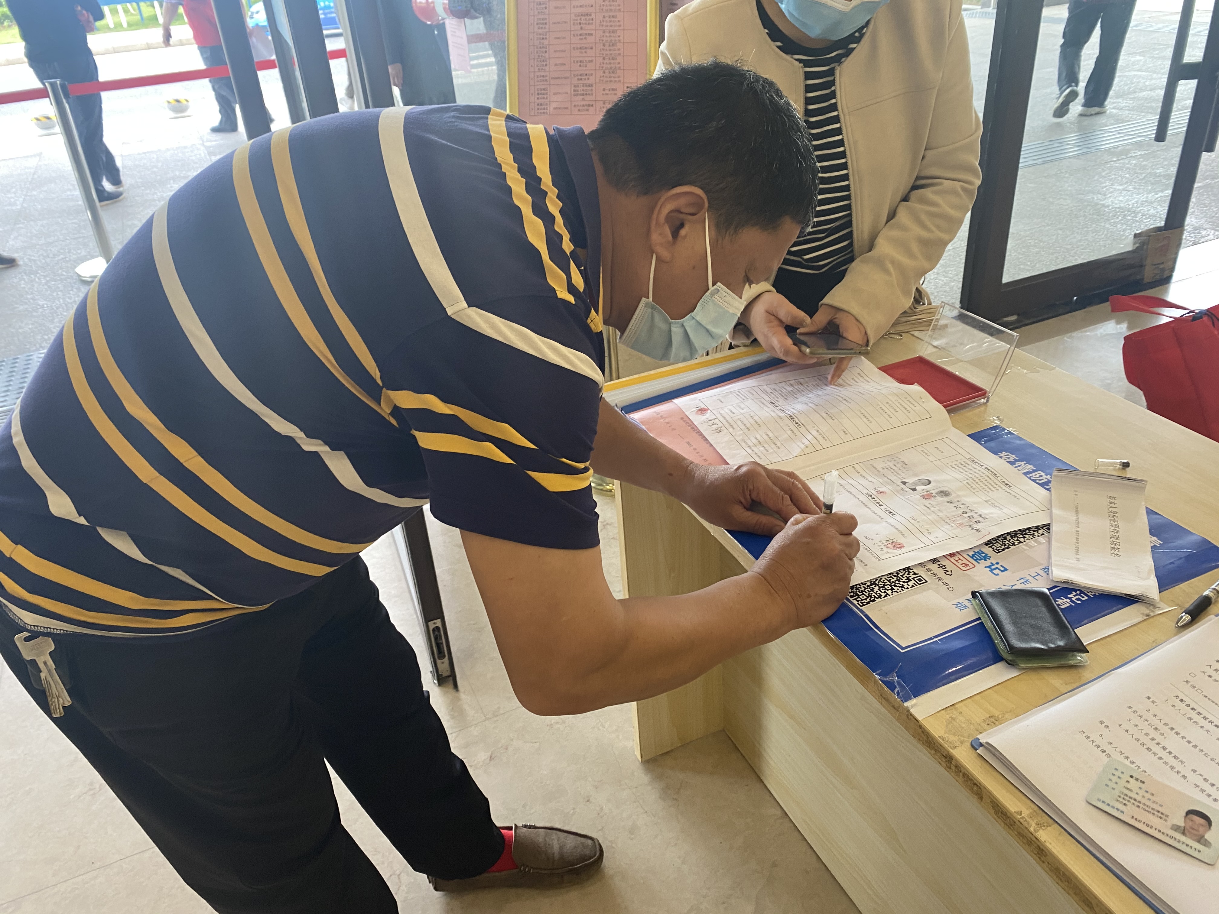 紅谷灘區(qū)政務(wù)大廳|助企惠民全力辦  &ldquo;幫&rdquo;到群眾心坎上