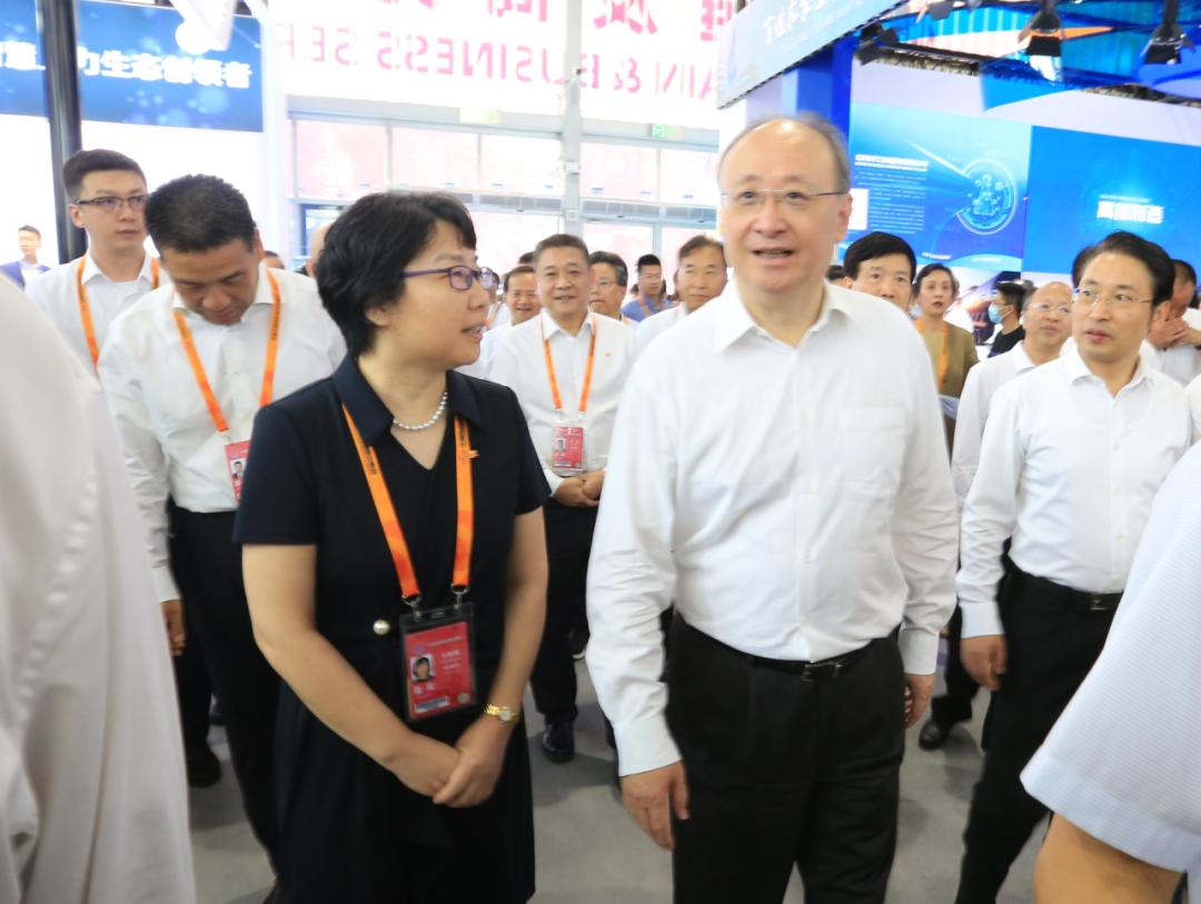北京市委書記尹力服貿(mào)會調(diào)研參觀中智展臺